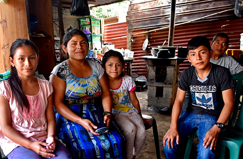 Guatemala family light